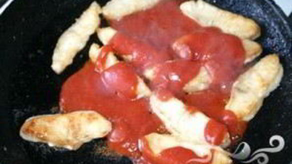 ШАГ 4. паста с хеком и ломтиками авокадо