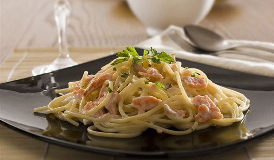 Рецепт паста с консервированным лососем в сливках
