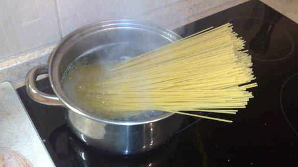 ШАГ 9. паста с консервированным лососем