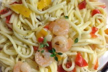 Паста с креветками и перцем в сливочном соусе