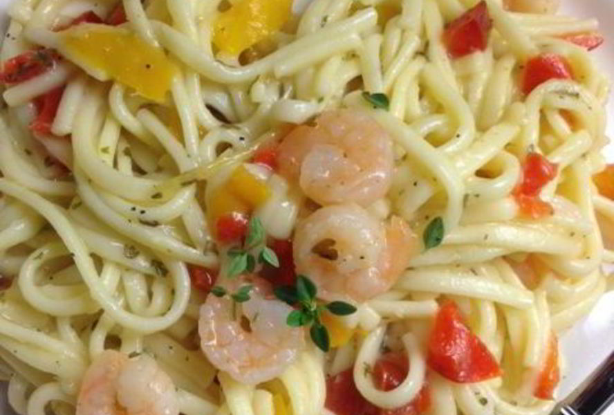 Паста с креветками и перцем в сливочном соусе