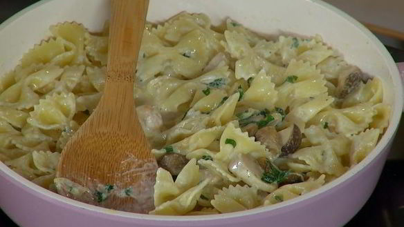 ШАГ 11. паста с курицей и белыми грибами