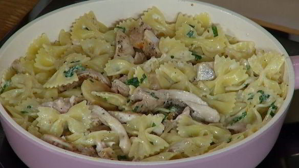 ШАГ 12. паста с курицей и белыми грибами