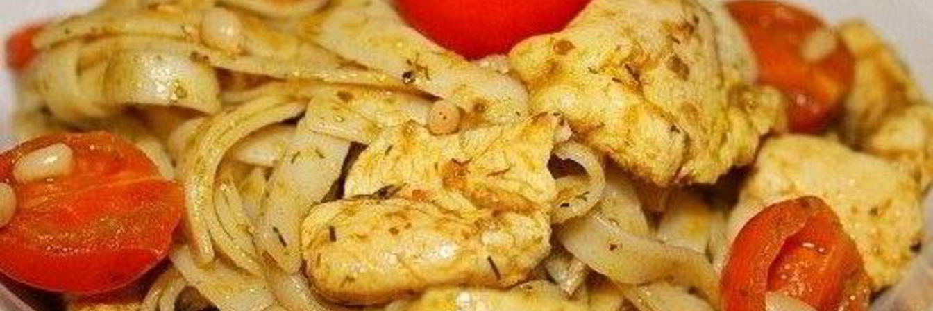 Паста с курицей, соусом песто и кедровыми орешками