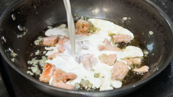 ШАГ 6. паста с лососем и сливочно-имбирным соусом