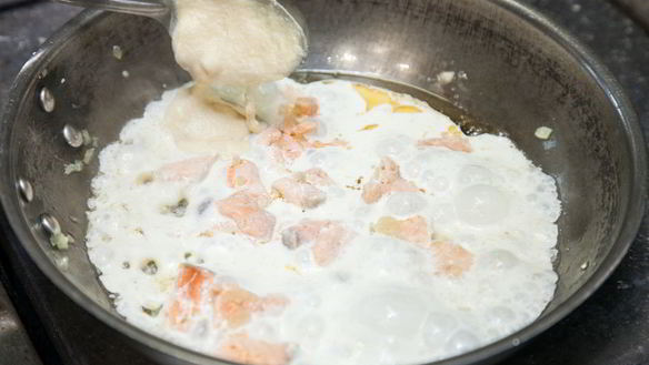 ШАГ 7. паста с лососем и сливочно-имбирным соусом