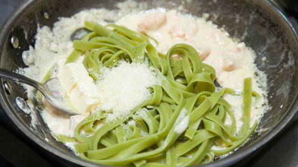 ШАГ 8. паста с лососем и сливочно-имбирным соусом