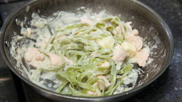 ШАГ 9. паста с лососем и сливочно-имбирным соусом