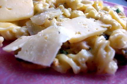Паста с морепродуктами в сливочно-сырном соусе