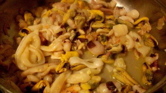 ШАГ 2. паста с морепродуктами в сливочно-сырном соусе