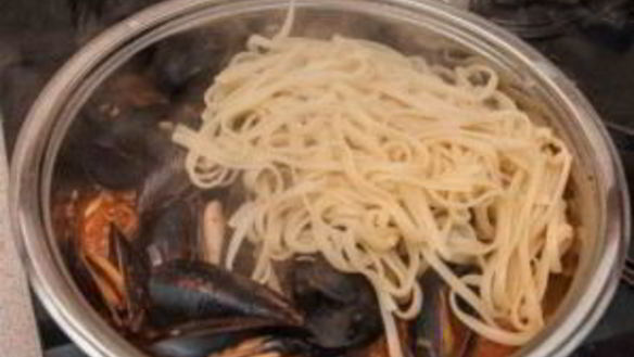 ШАГ 6. паста с морепродуктами