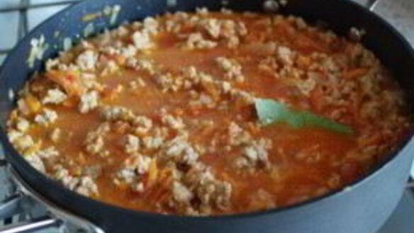 ШАГ 3. паста с мясным соусом