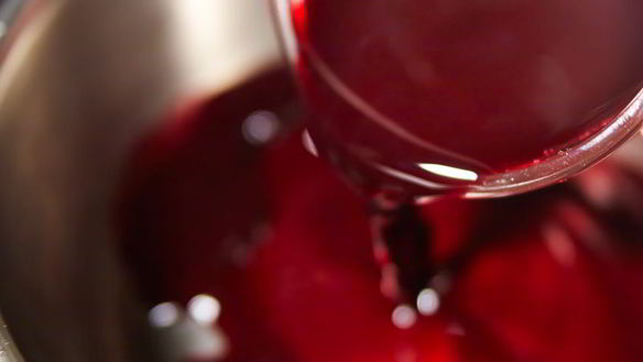 ШАГ 2. паста с орешками и свекольным соком