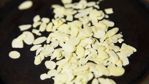 ШАГ 6. паста с орешками и свекольным соком