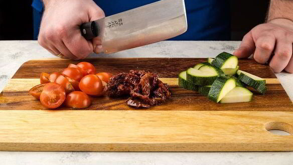 ШАГ 3. паста с овощами и тунцом