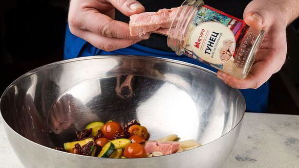 ШАГ 5. паста с овощами и тунцом