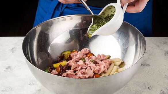 ШАГ 6. паста с овощами и тунцом