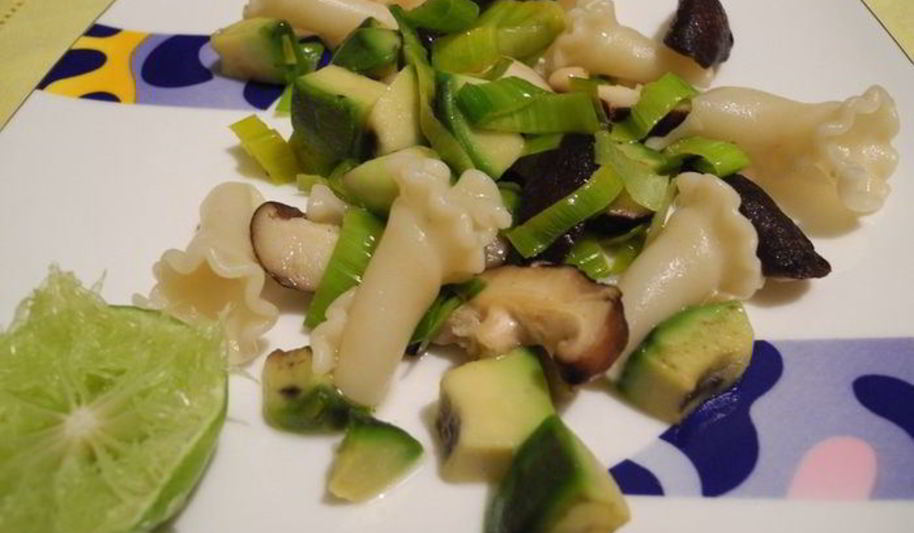 Рецепт паста с шиитаке и авокадо