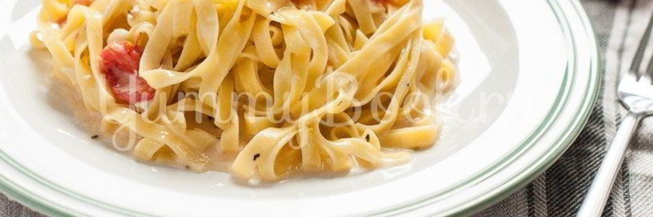 Паста с соусом из сыра Бри с томатами