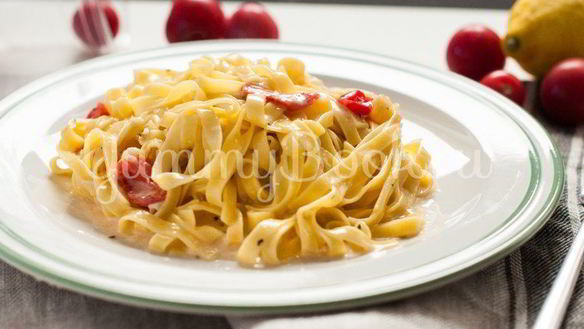 ШАГ 3. паста с соусом из сыра бри с томатами