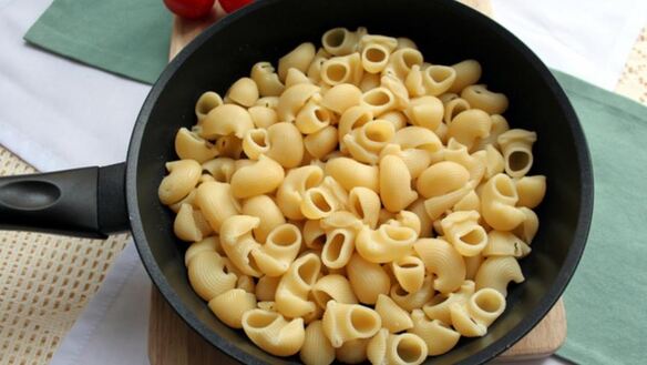 ШАГ 4. паста с ветчиной, томатами и авокадо