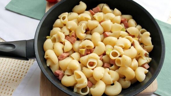 ШАГ 5. паста с ветчиной, томатами и авокадо