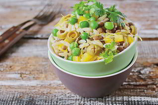 Паста с зеленой чечевицей, оливками и лимоном