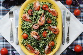 Паста со шпинатом и креветками