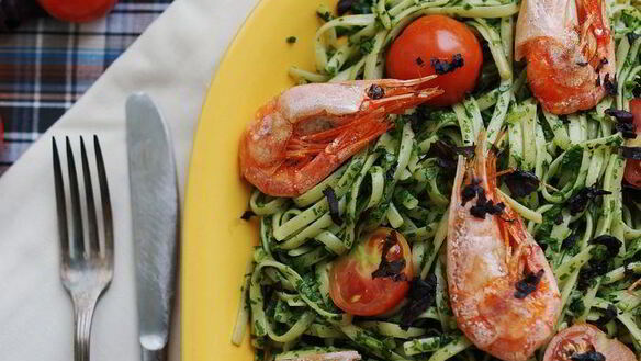 ШАГ 5. паста со шпинатом и креветками