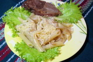 Паста в луковой подливке