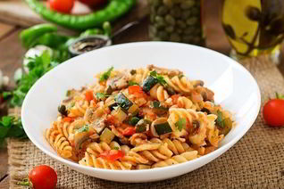 Пикантная паста с овощами