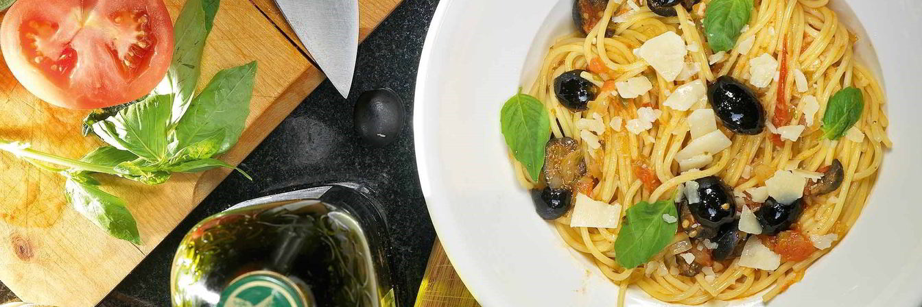 Спагетти алла путтанеска с анчоусами