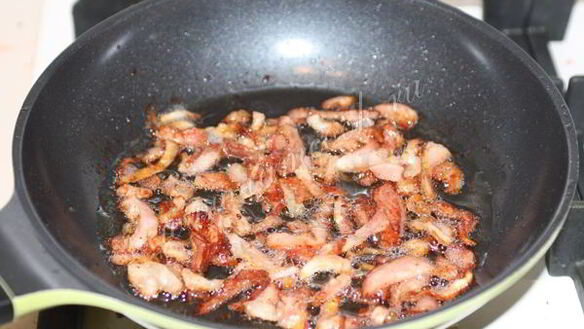 ШАГ 4. спагетти карбонара со сливками и жареным беконом