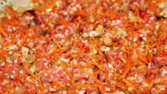 ШАГ 3. спагетти под соусом болоньезе