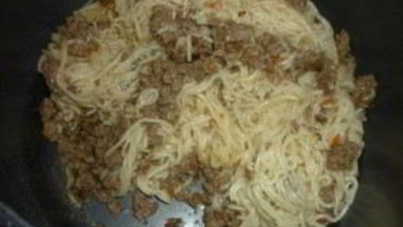 ШАГ 3. спагетти с фаршем в мультиварке