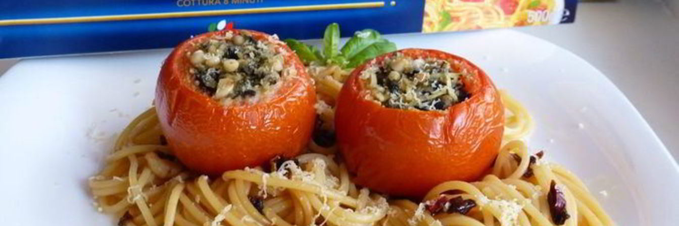 Спагетти с фаршированными томатами