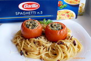 Спагетти с фаршированными томатами
