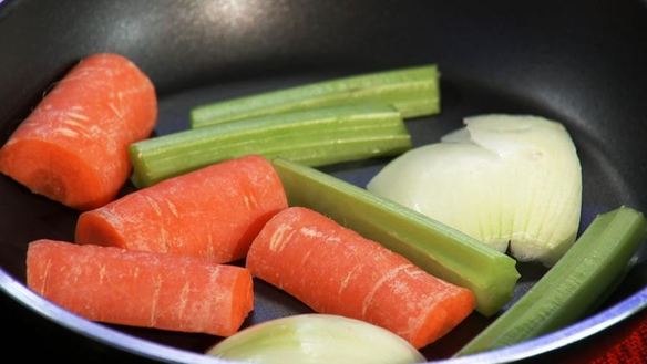 ШАГ 2. спагетти с грибным болоньезе