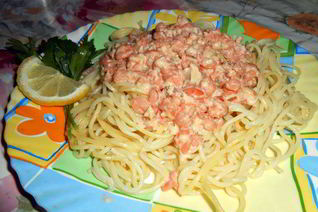 Спагетти с креветками в сливочно-чесночном соусе