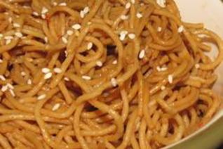 Спагетти с кунжутом по-тайски