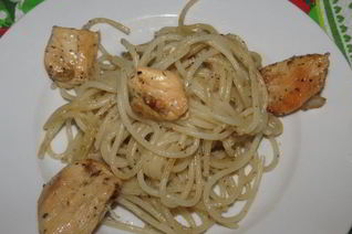 Спагетти с курицей в сметанном соусе