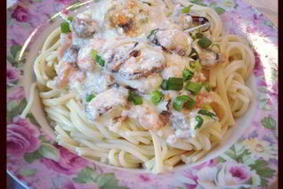 Спагетти с морепродуктами в чесночно-сливочном соусе