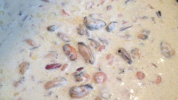 ШАГ 3. спагетти с морепродуктами в чесночно-сливочном соусе