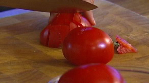 ШАГ 2. спагетти с семгой, руколой и помидорами