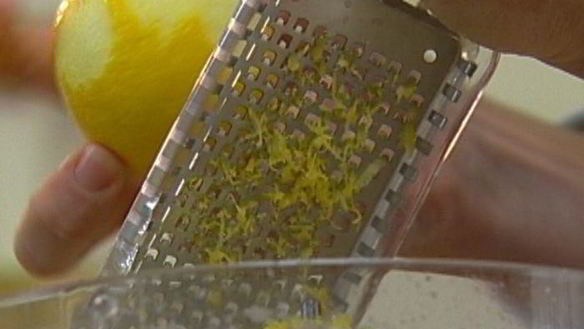 ШАГ 3. спагетти с семгой, руколой и помидорами