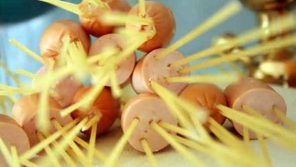 ШАГ 7. спагетти с сосисками