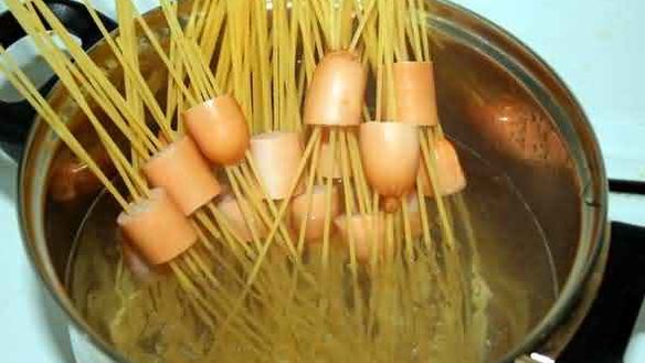 ШАГ 9. спагетти с сосисками