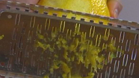 ШАГ 5. спагетти с сушеными помидорами, чесноком и сухарной крошкой