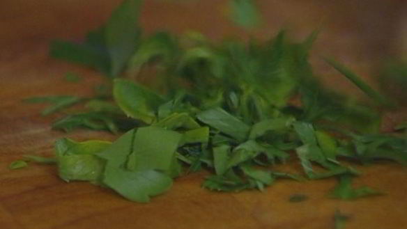 ШАГ 7. спагетти с сушеными помидорами, чесноком и сухарной крошкой