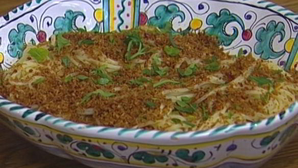 ШАГ 8. спагетти с сушеными помидорами, чесноком и сухарной крошкой